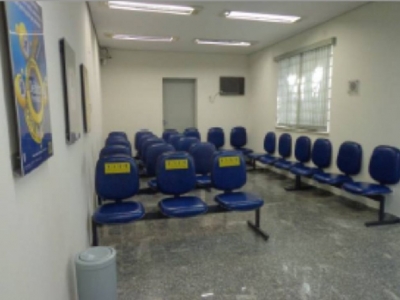 Pacaembu - Casa comercial na avenida - Aproximadamente 700 m2 de terreno e 550 m2 construídos