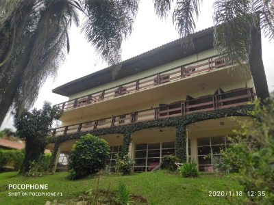 Casa de campo - Locação de Temporada - Para até 14 pessoas - Próxima a cidade - Piscina - Quadra - Churrasqueiracom - 4.320 m2 - Linda vista