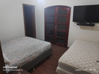 Casa de campo - Locação de Temporada - Para até 14 pessoas - Próxima a cidade - Piscina - Quadra - Churrasqueiracom - 4.320 m2 - Linda vista