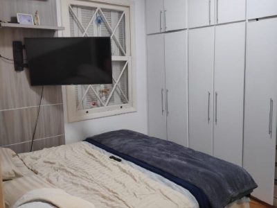Perdizes - Rua tranquila - Sobrado com 220 m2 - 3 dorms (suíte) - 2 vagas - Quintal com árvores e churrasqueira