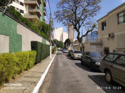 Perdizes - Rua tranquila - Sobrado com 220 m2 - 3 dorms (suíte) - 2 vagas - Quintal com árvores e churrasqueira