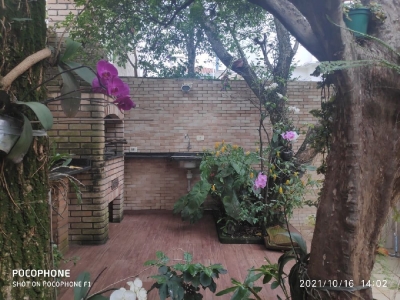 Perdizes - Rua tranquila - Sobrado com 220 m2 - 3 dorms (suíte) - 2 vagas - Quintal com árvores e churrasqueira