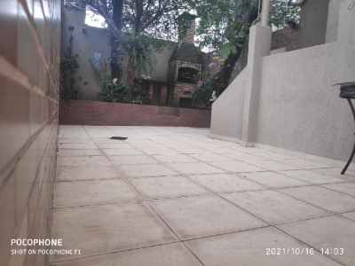 Perdizes - Rua tranquila - Sobrado com 220 m2 - 3 dorms (suíte) - 2 vagas - Quintal com árvores e churrasqueira