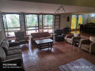 Casa de campo com 4.320 m2 - 800 m2 a.constr. - Vista maravilhosa - Próxima a cidade - Piscina - quadra - churrasqueira - salão de festas - casa de hóspedes