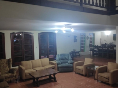 Casa de campo com 4.320 m2 - 800 m2 a.constr. - Vista maravilhosa - Próxima a cidade - Piscina - quadra - churrasqueira - salão de festas - casa de hóspedes