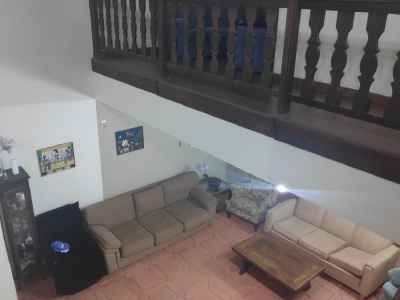 Casa de campo com 4.320 m2 - 800 m2 a.constr. - Vista maravilhosa - Próxima a cidade - Piscina - quadra - churrasqueira - salão de festas - casa de hóspedes