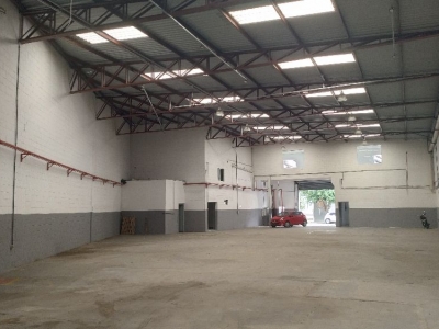 Luz - Próximo ao Metrô - Galpão novo com 1.100 M2 de vão livre  