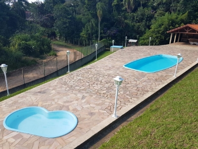 Condomínio Villaggio Di Cápua - Compre 2 Chalés prontos com jardim privativo  por apenas R$ 235 mil - Lazer com piscinas e churrasqueira